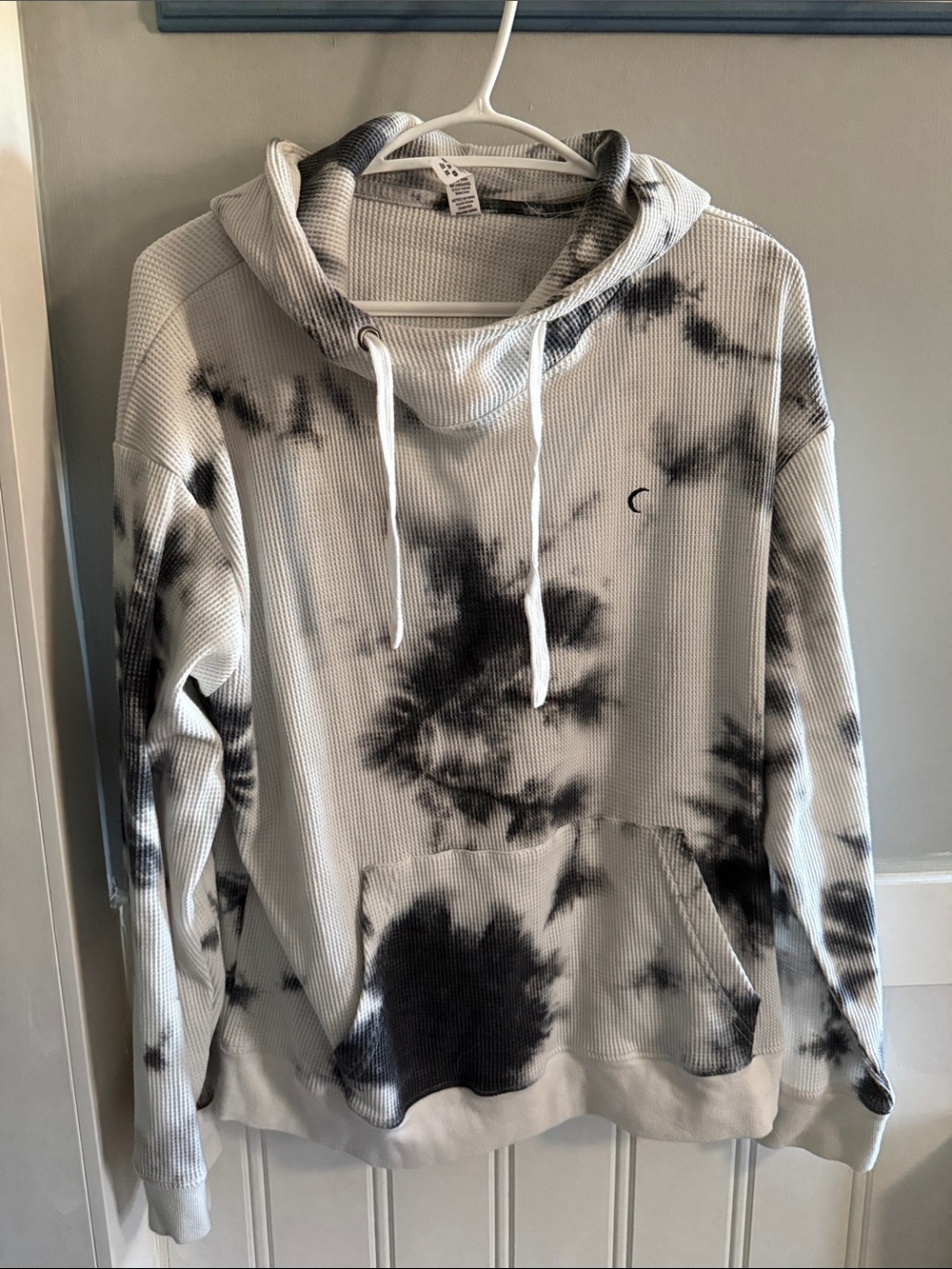 ZYIA Tie-Dye Waffle Knit Hoodie Sweatshirt - Black & White